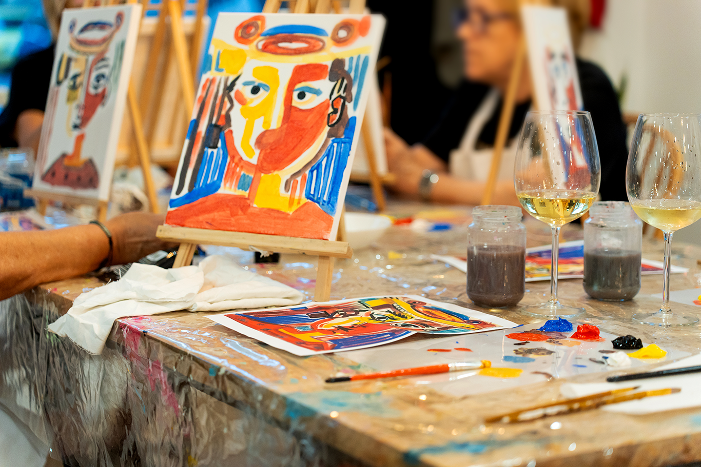 art-wine-workshop-people-enjoying-wine-and-pain-2026-01-11-10-12-57-utc